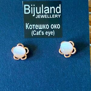 NWT Small Gold-tone Faux Pearl Earrings